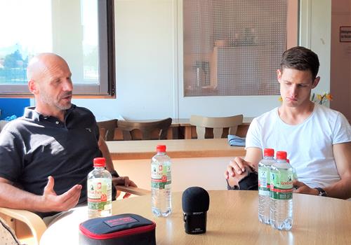 (Foto: Spowo) Bernhard Trares, links, und Marco Schuster vor dem Topspiel gegen Duisburg. 20190823 120222 Copy
