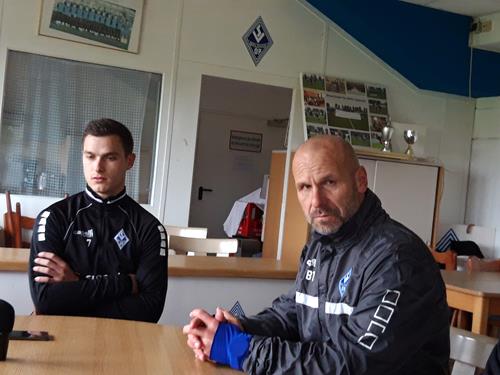 (Foto: Spowo) Bernhard Trares (rechts) und Raffael Korte vor dem Spiel gegen Großaspach 20191107 120752 Copy