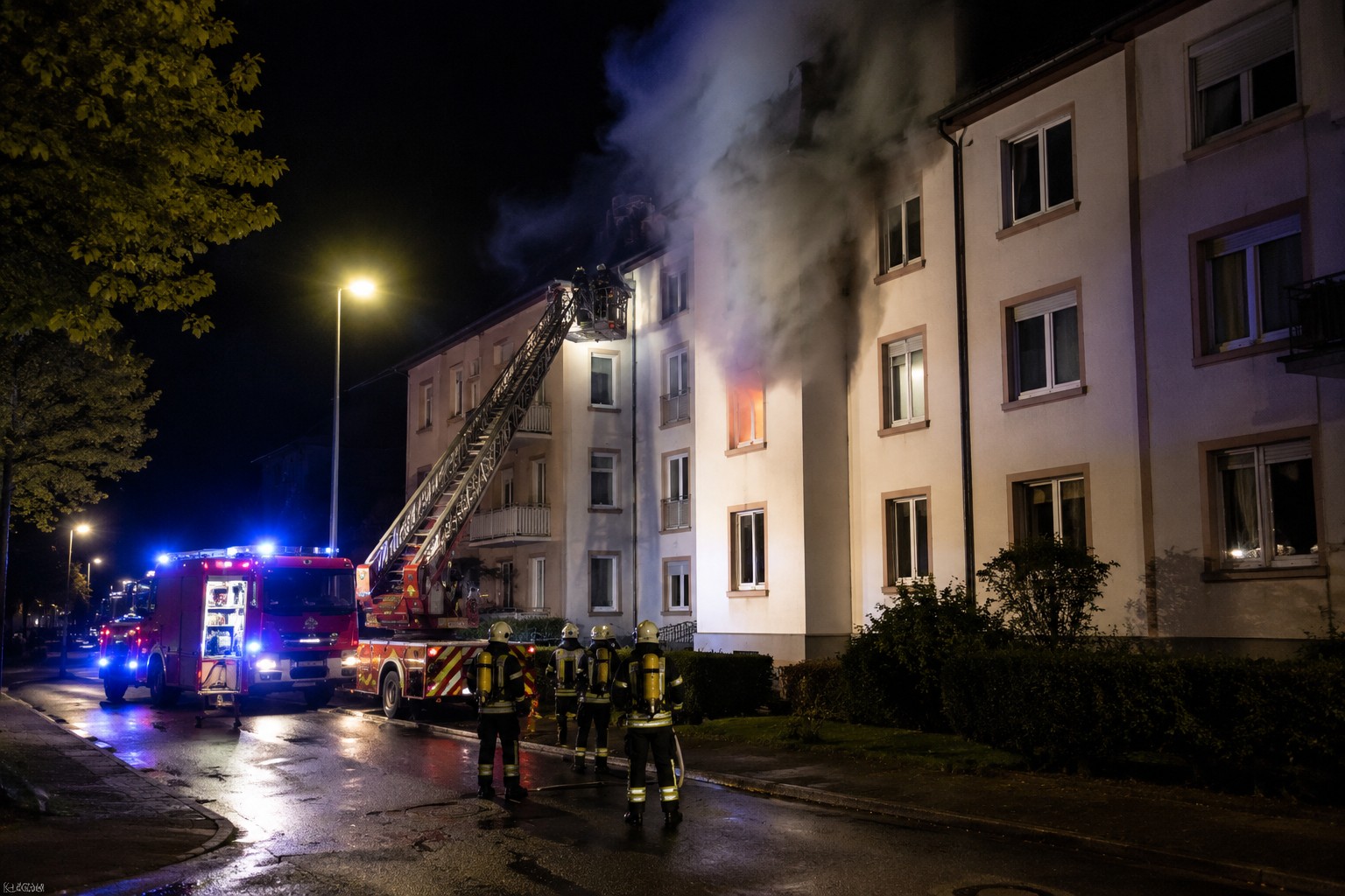 Heidelberg: Bewohner nach Rauchentwicklung aus Wohnung über Drehleiter gerettet
