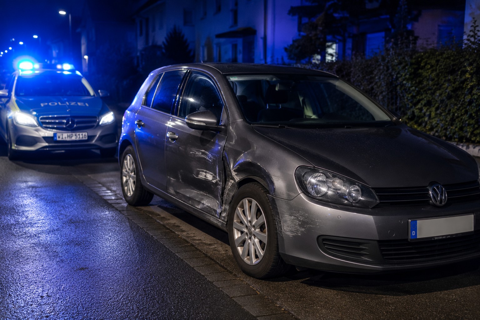 Darmstadt-Arheilgen: Geparkter VW Golf schwer beschädigt – Polizei sucht Unfallflüchtigen
