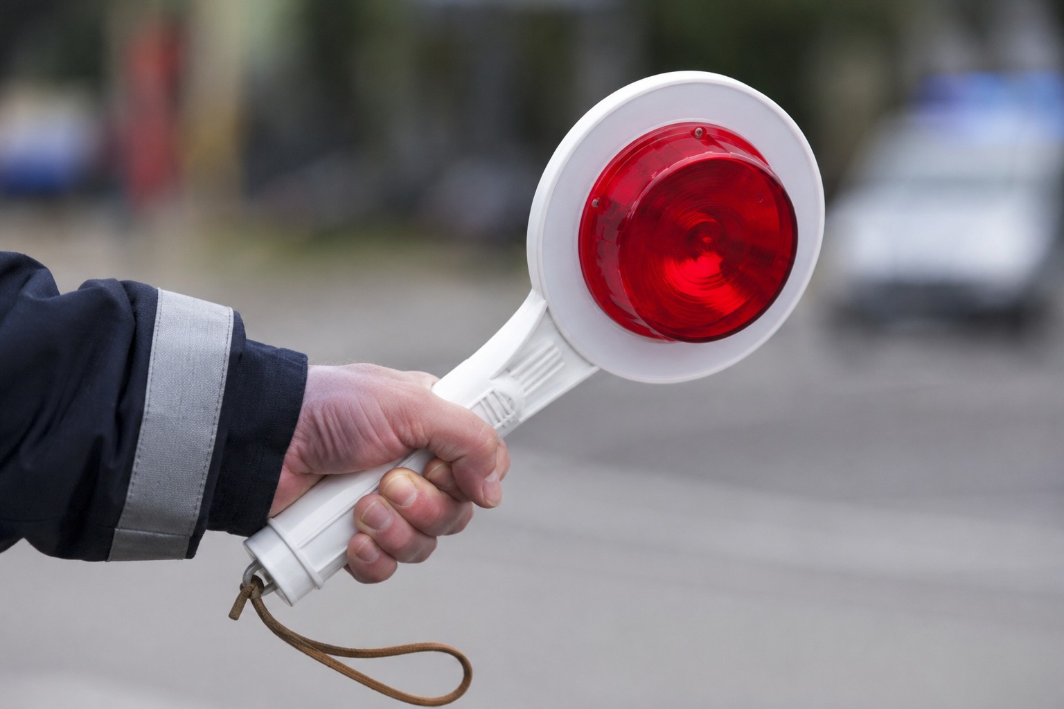 RÜSSELSHEIM: Zu schneller E-Scooter-Fahrer ohne Führerschein gestoppt