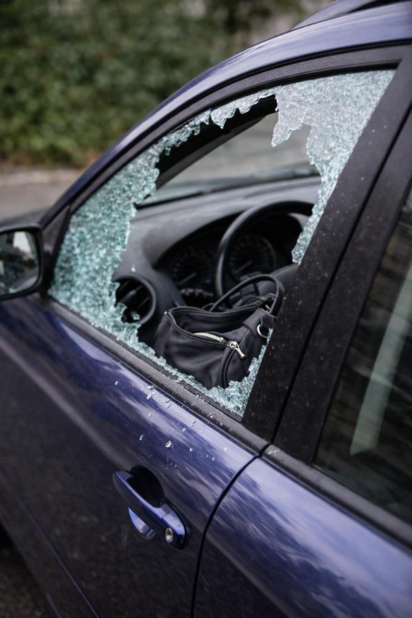 Heidelberg: BMW in der Nacht zerstört – wirtschaftlicher Totalschaden nach massiver Gewalt