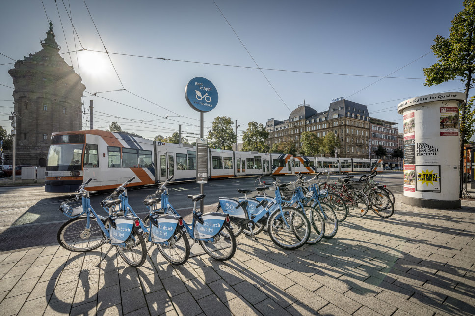 Fahrräder vor dem Wasserturm