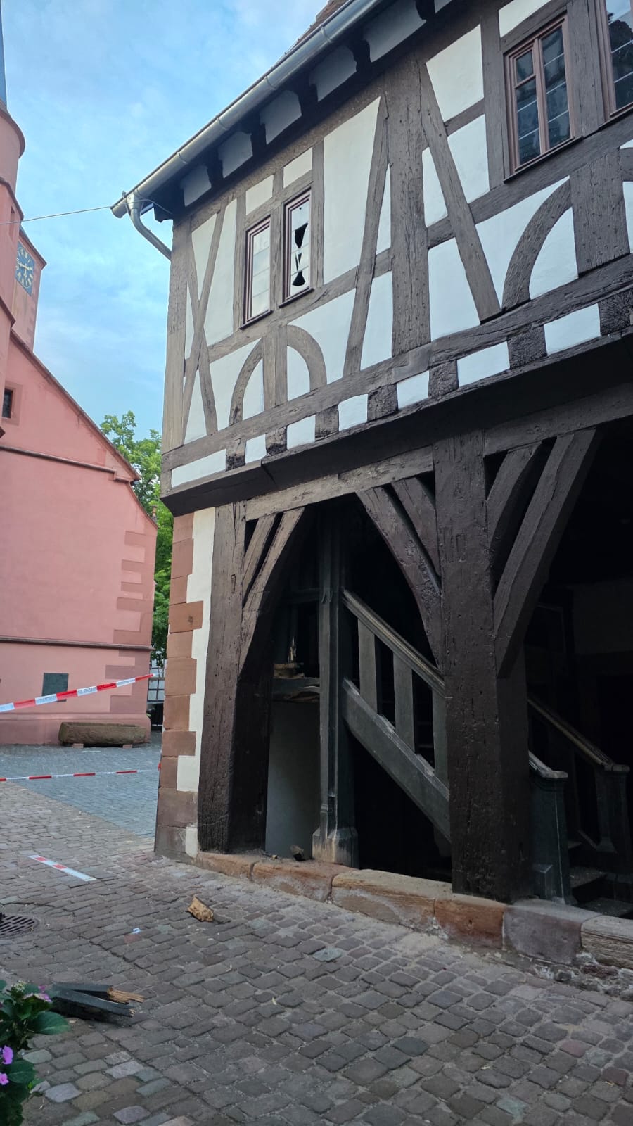Michelstadt: Explosion beschädigt historisches Rathaus – Kriminalpolizei ermittelt
