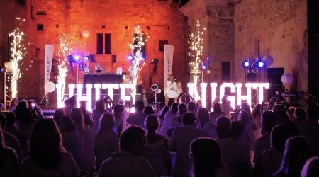 Heidelberg: Weiße Nacht im Heidelberger Schloss: Sommerparty in strahlendem Weiß