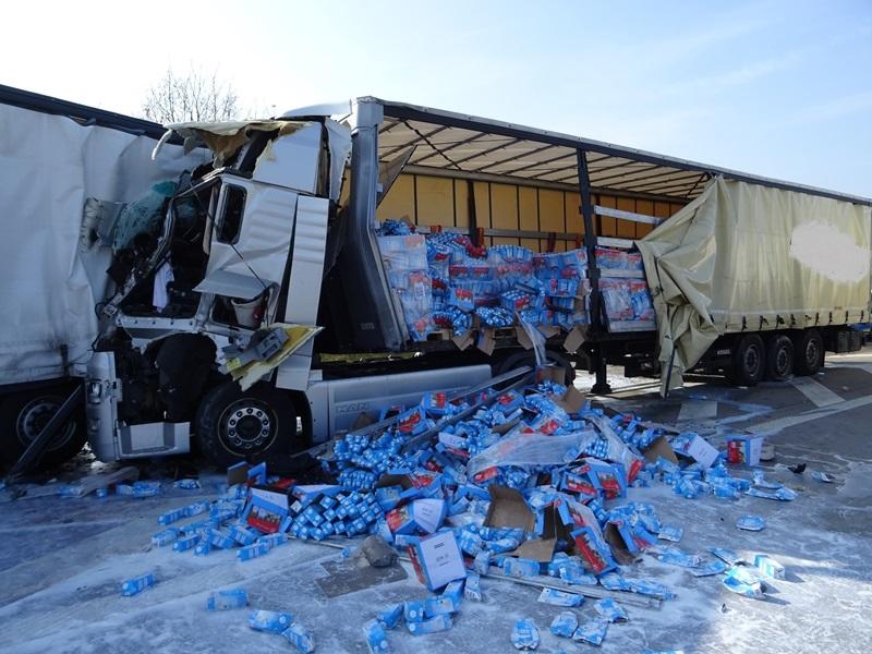 pol-ma Auffahrunfall Autobahn