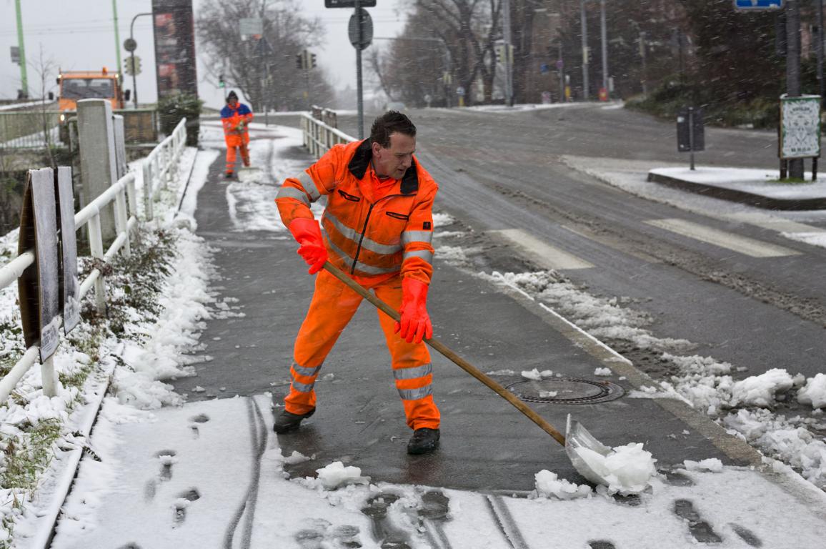 K1024 pd 16 11 15 winterdienst schneeschipper by diemer