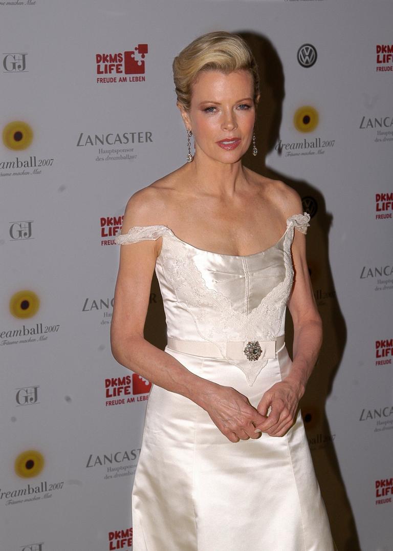 K1024 Kim Basinger