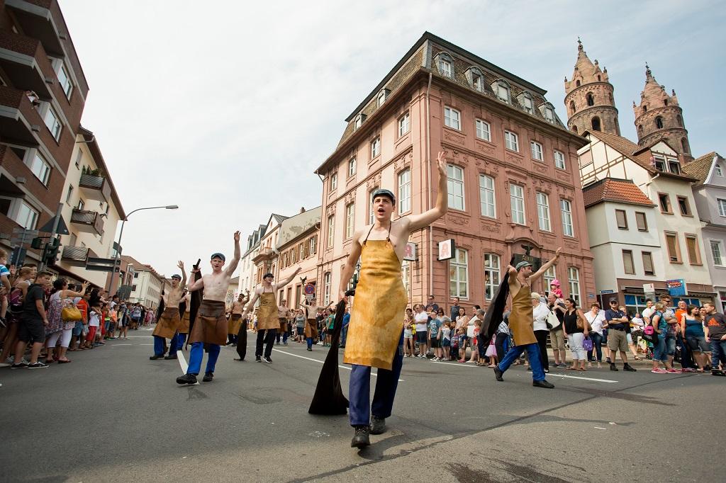 17 08 27 Backfischfest Umzug Foto Bernward Bertram 62 versandgr