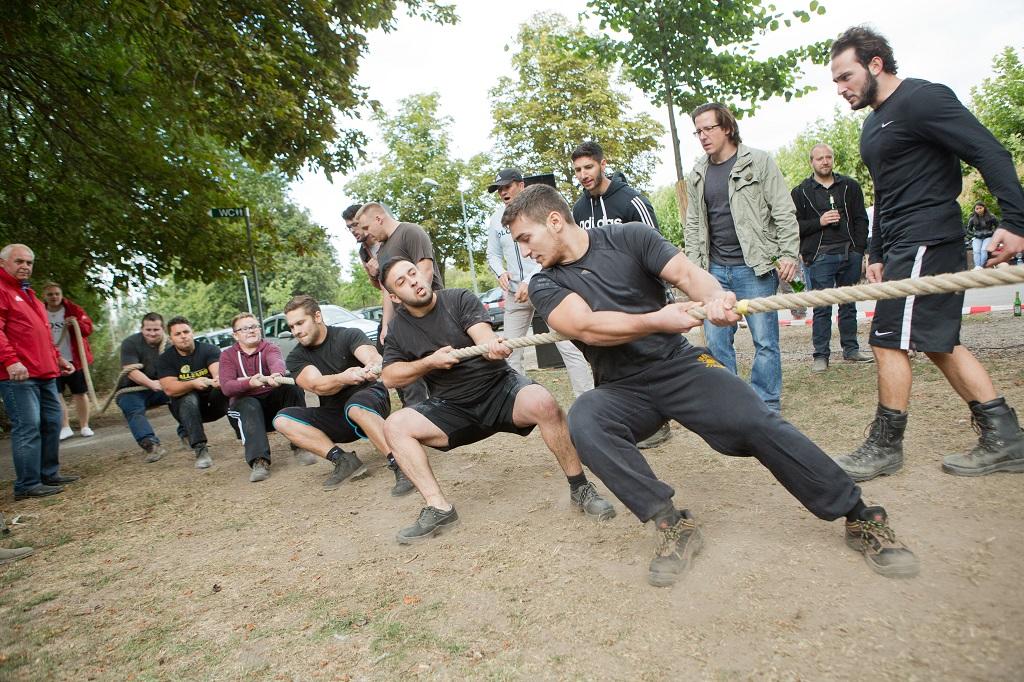 Backfischfest Tauziehen Foto B.Bertram versandgr