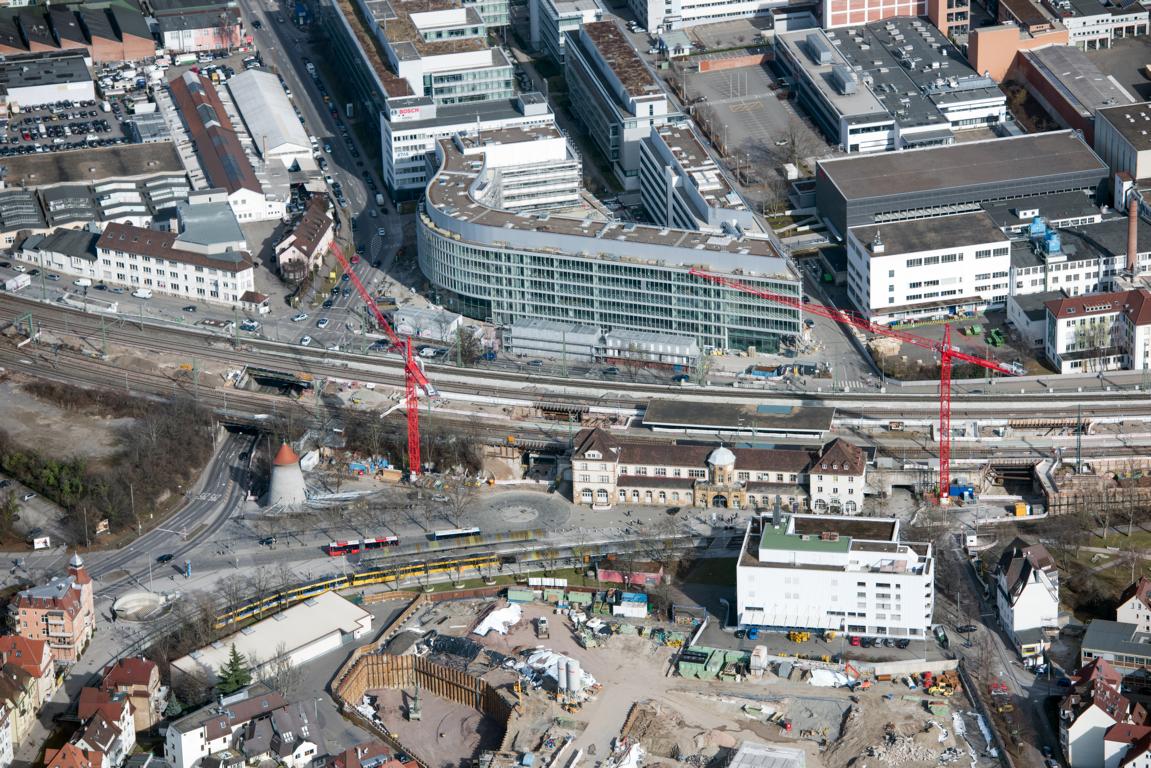 055 20171026 PI Eue Borsigstraße Feuerbach Straßensperrung nachts Foto von 20170225