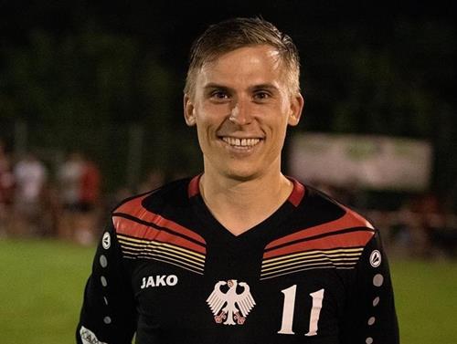 Felix Klassen vor seinem ersten internationalen Einsatz Felix Klassen 1 Copy
