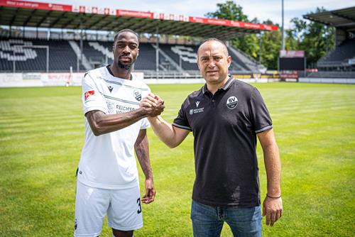 (Foto: SVS) Joseph Ganda, links, mit Mikayil Kabaca, Sportlicher Leiter Ganda