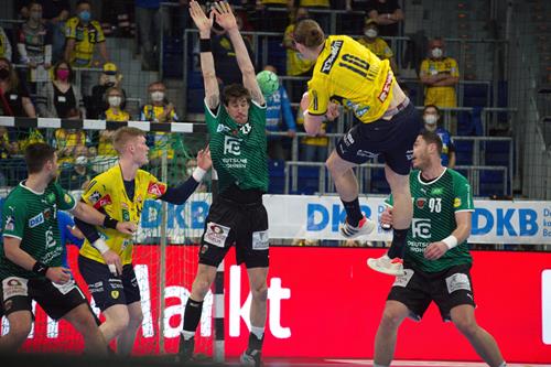 (Foto: W.Neuberth) Juri Knorr setzt sich artistisch durch Juri Knorr Copy