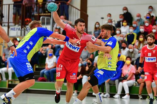 (Foto: Steffen Hoffmann) Kevin Bitz, Mitte, erzielte 9 Treffer für die SGL Kevin Bitz erzielte neun Tore im Derby Steffen Hoffmann Copy