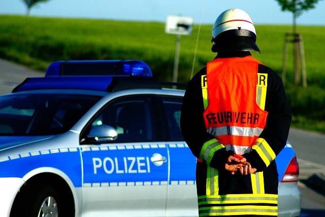 Pol. mit Feuerwehrmann