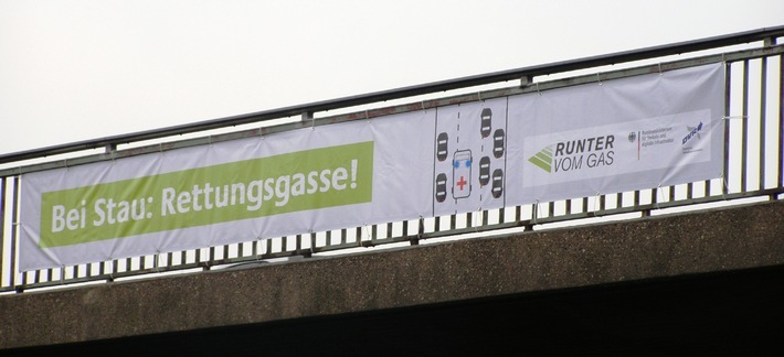 lka rp rettungsgasse rettet leben polizei rheinland pfalz startet verkehrsoffensive