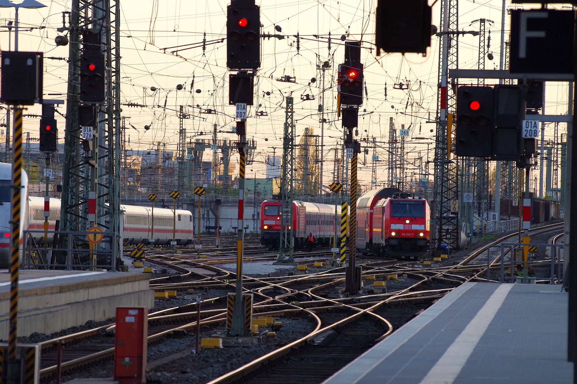 Pixabay railway station 3760647 1920