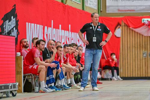 (Foto: Steffen Hoffmann) Marc Nagel, Mitte, bleibt Trainer bei der SGL Marc Nagel verlängert seinen Vertrag bei der SGL. Steffen Hoffmann Copy