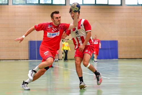 (Foto: Steffen Hoffmann) SGL-Neuzugang Lukas Köder, links, in Aktion SG Leutershausen Lukas Köder 02 Steffen Hoffmann Copy