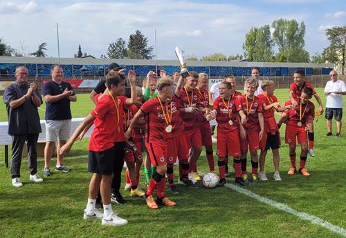 (Foto: SpoWo) Die U13 von Eintracht Frankfurt holte sich, wie im Vorjahr, den Turniersieg SHT131