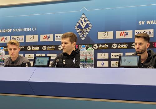 (Foto: SpoWo) v.l.n.r.; Fridolin Wagner, Pressesprecher Yannik Barwig, Theodoros Dedes SVWSVE