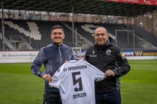 (Foto: SVS) Marcel Mehlem, links, mit Mikayil Kabaca, Sportlicher Leiter, SVS SVWVK 4