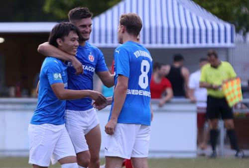 (Foto: E. Nohe) Der VfR bejubelt den Einzug in die nächste Pokalrunde Türkspor 35 Copy