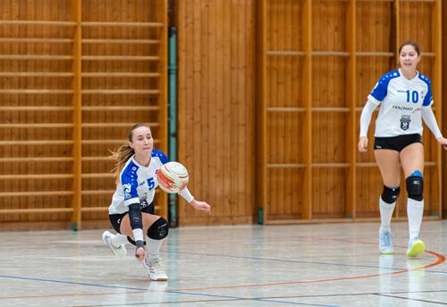 (Foto: W.Neuberth) Nadine Conrad beim Abwehrversuch TVK Nadine Conrad