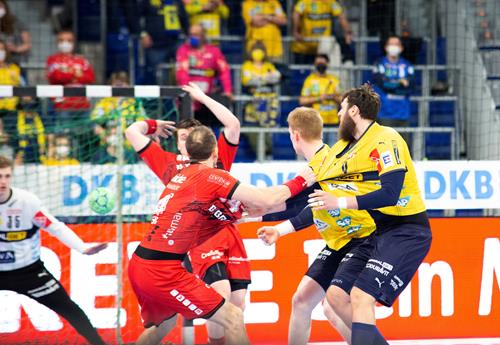 (Foto: W.Neuberth) Die Partie war in jeder Sekunde hart umkämpft Wäsche Test 2 Copy