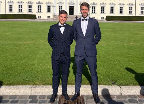 (Foto: DFBL) Felix Klassen, links, und Nick Trinemeier vor Schloss Bellevue Worldgames2